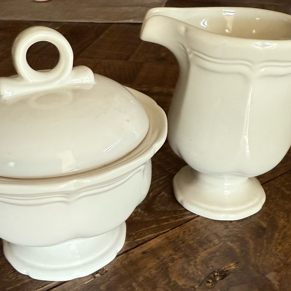 Mikasa French Countryside sugar and creamer set